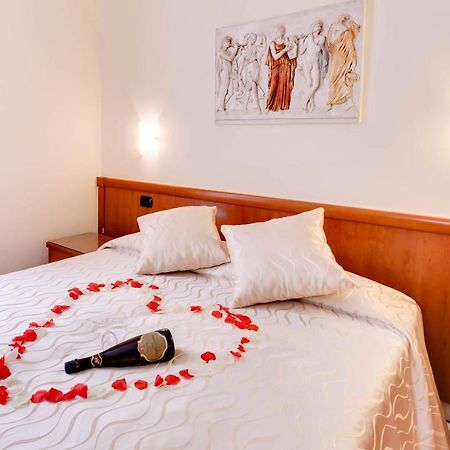 Hotel Suite Caesar Rzym Zewnętrze zdjęcie