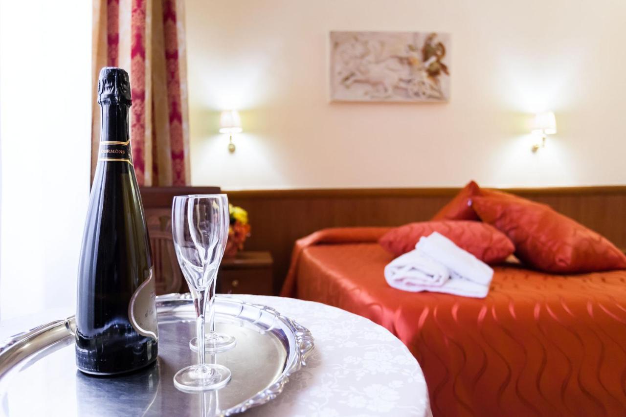 Hotel Suite Caesar Rzym Zewnętrze zdjęcie