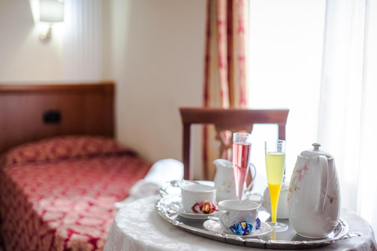 Hotel Suite Caesar Rzym Zewnętrze zdjęcie
